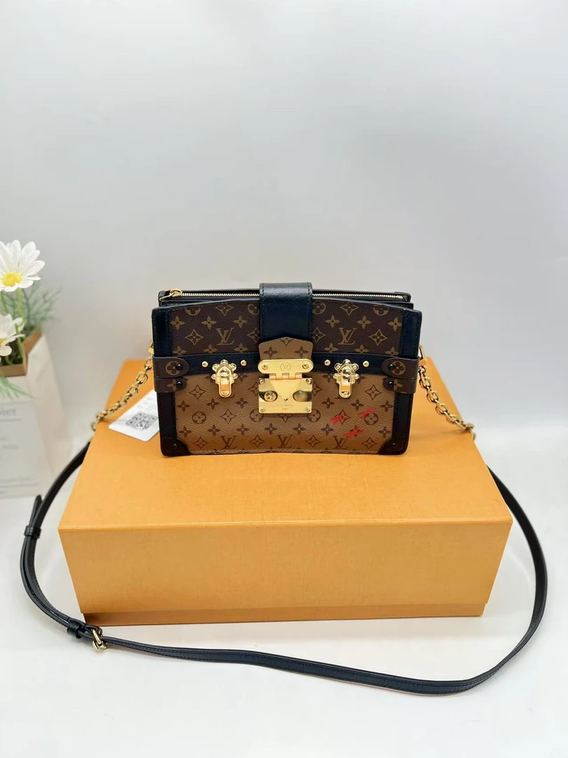 99新 LouisVuitton/路易威登 98新/盒子包/软盒子包（LV妞妞）
