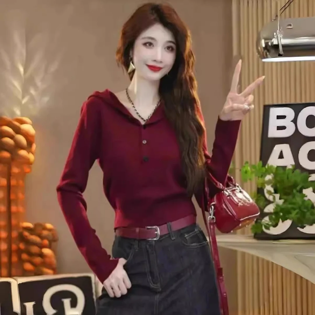 安可拉红连帽毛衣秋冬女2025新款奶呼呼软糯针织衫小个子短款上衣