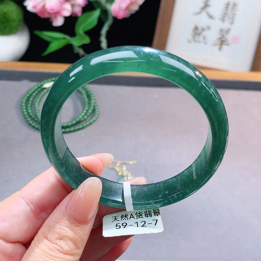 未镶嵌手镯（圆镯）翡翠