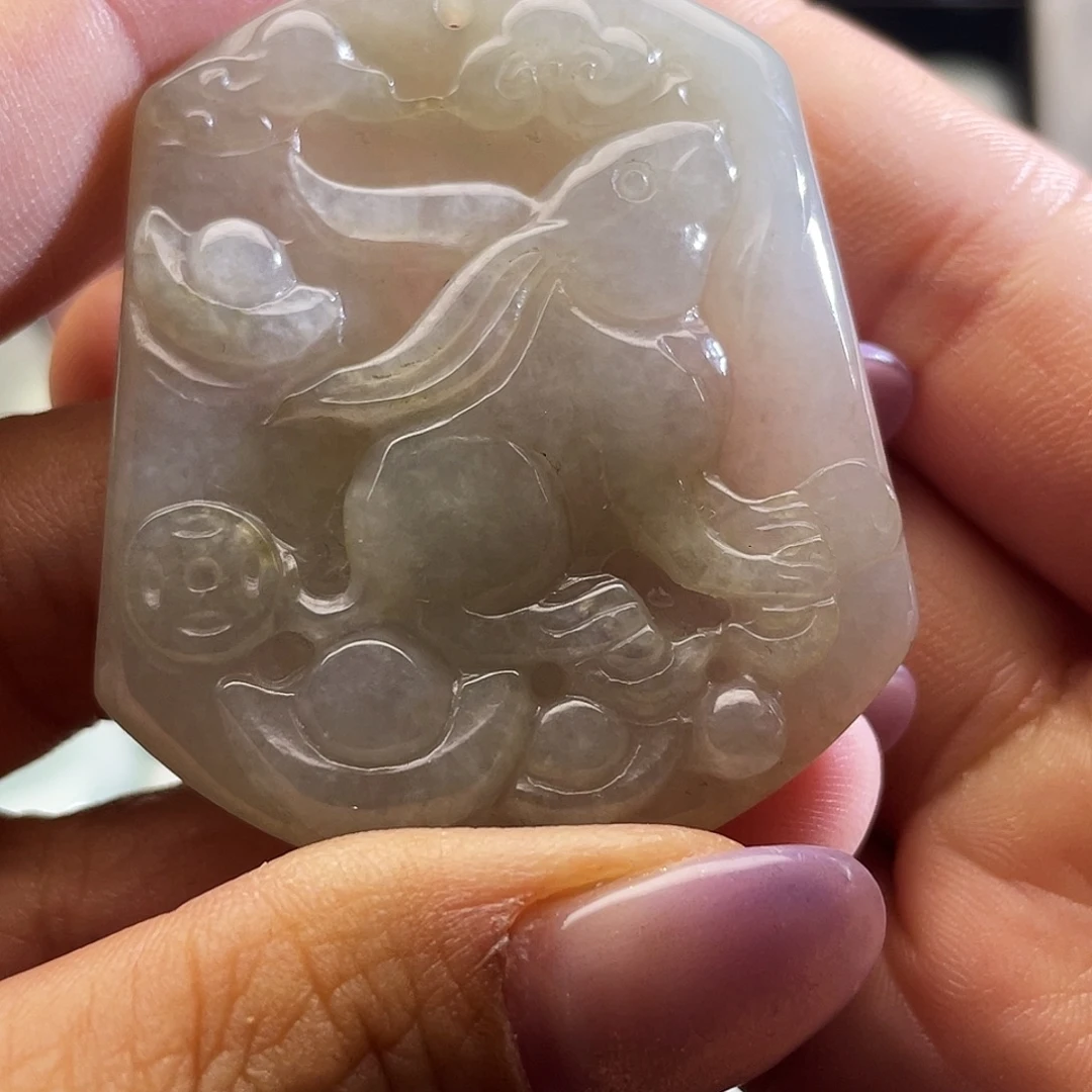 翡翠未镶嵌颈饰兔牌