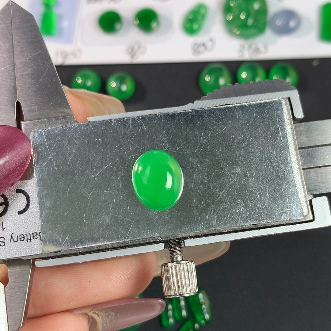 圈***圆翡翠散珠10.0 8.1 4.6