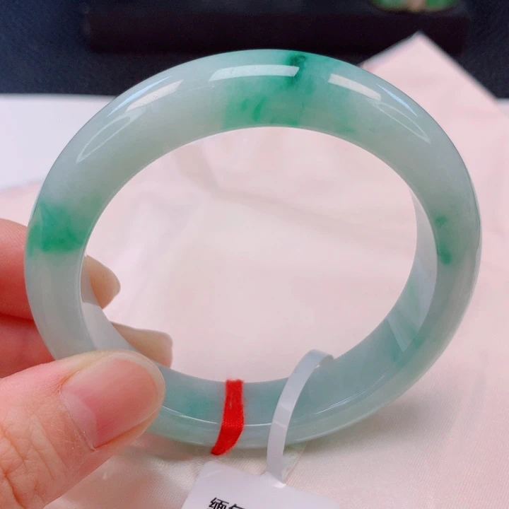 翡翠未镶嵌手镯55。56