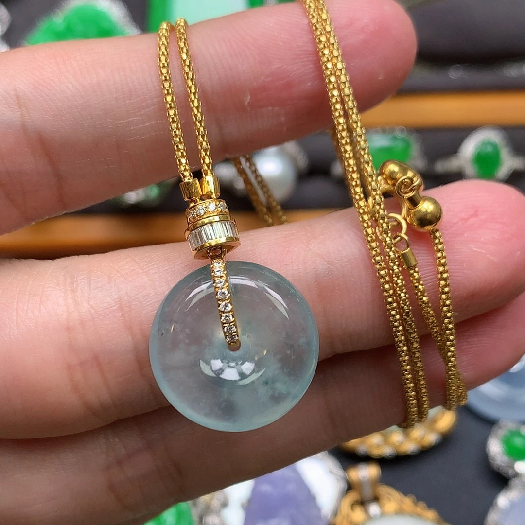 翡翠18K金镶嵌颈饰