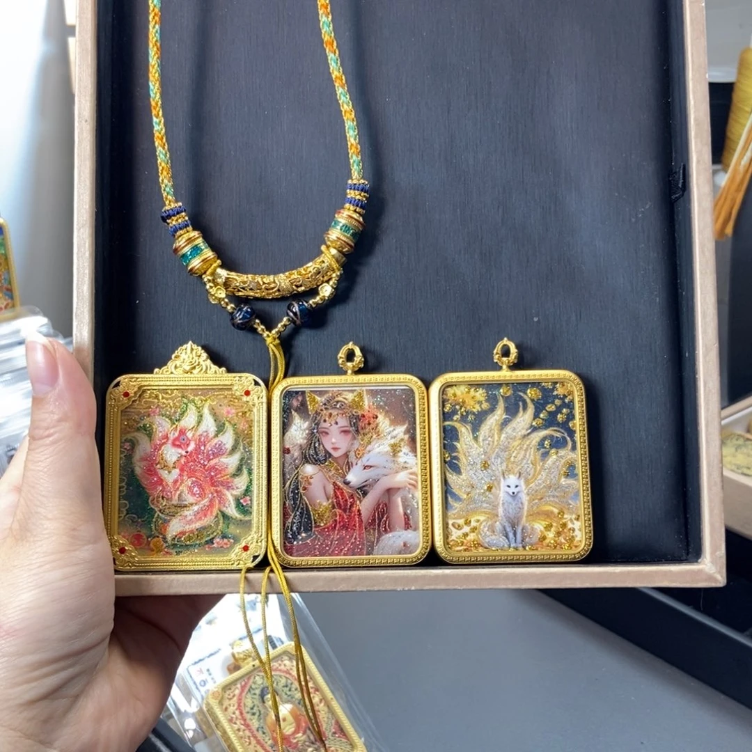 吊坠美丽的唐卡在这里结缘