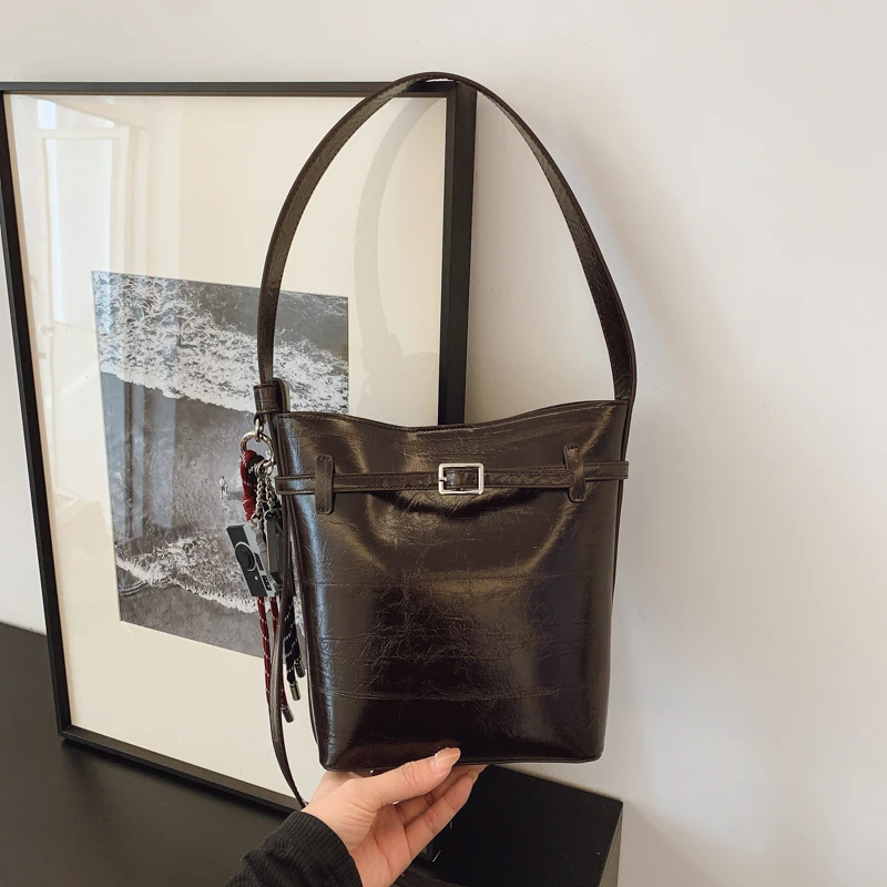 新款水桶包女包复古风时尚百搭单肩斜挎手提包 DZ 23062