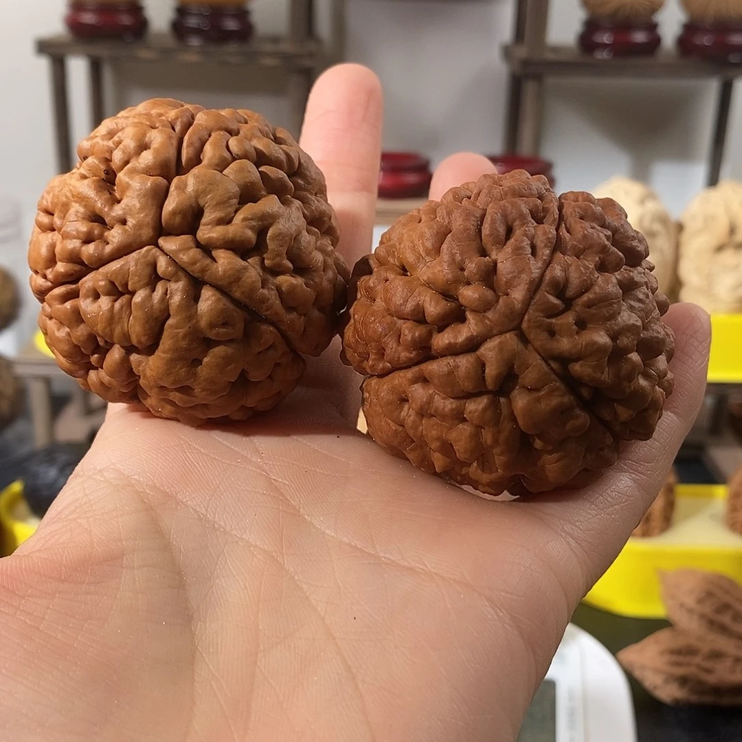 吊坠文玩核桃孟***人三瓣脑纹金刚微色52