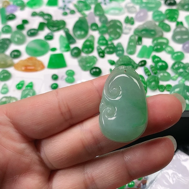 翡翠颈饰未镶嵌翡翠