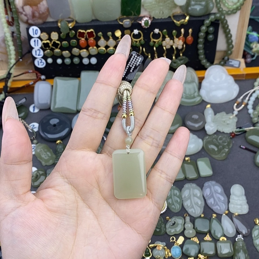 和田玉未镶嵌吊坠(不含链)