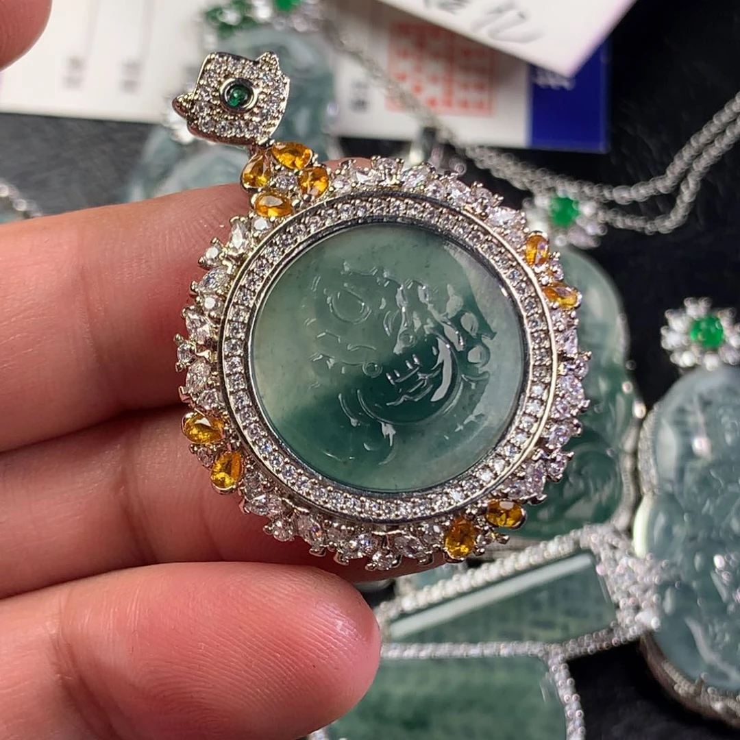 翡翠未镶嵌颈饰财神