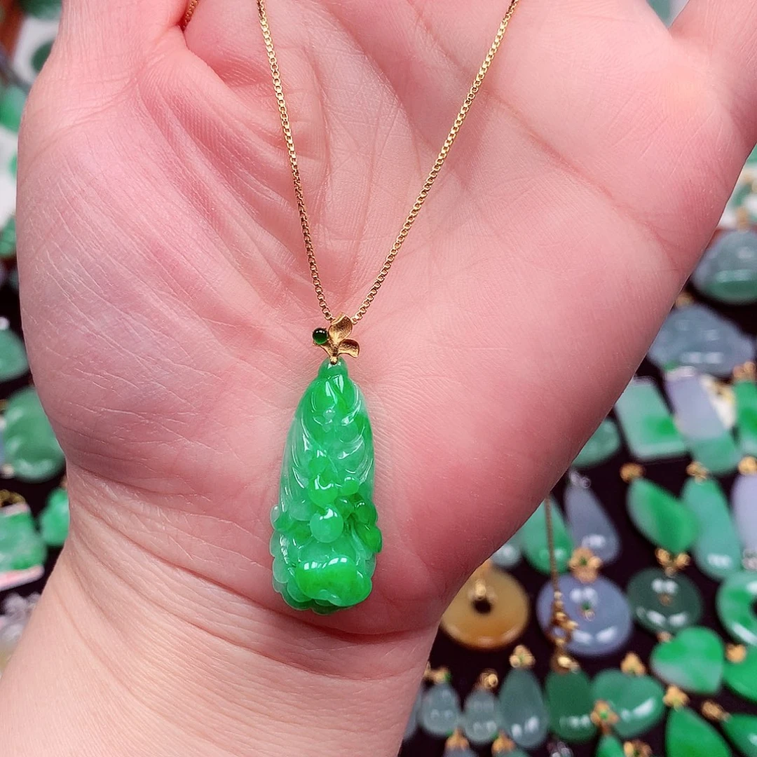 翡翠18K金镶嵌颈饰