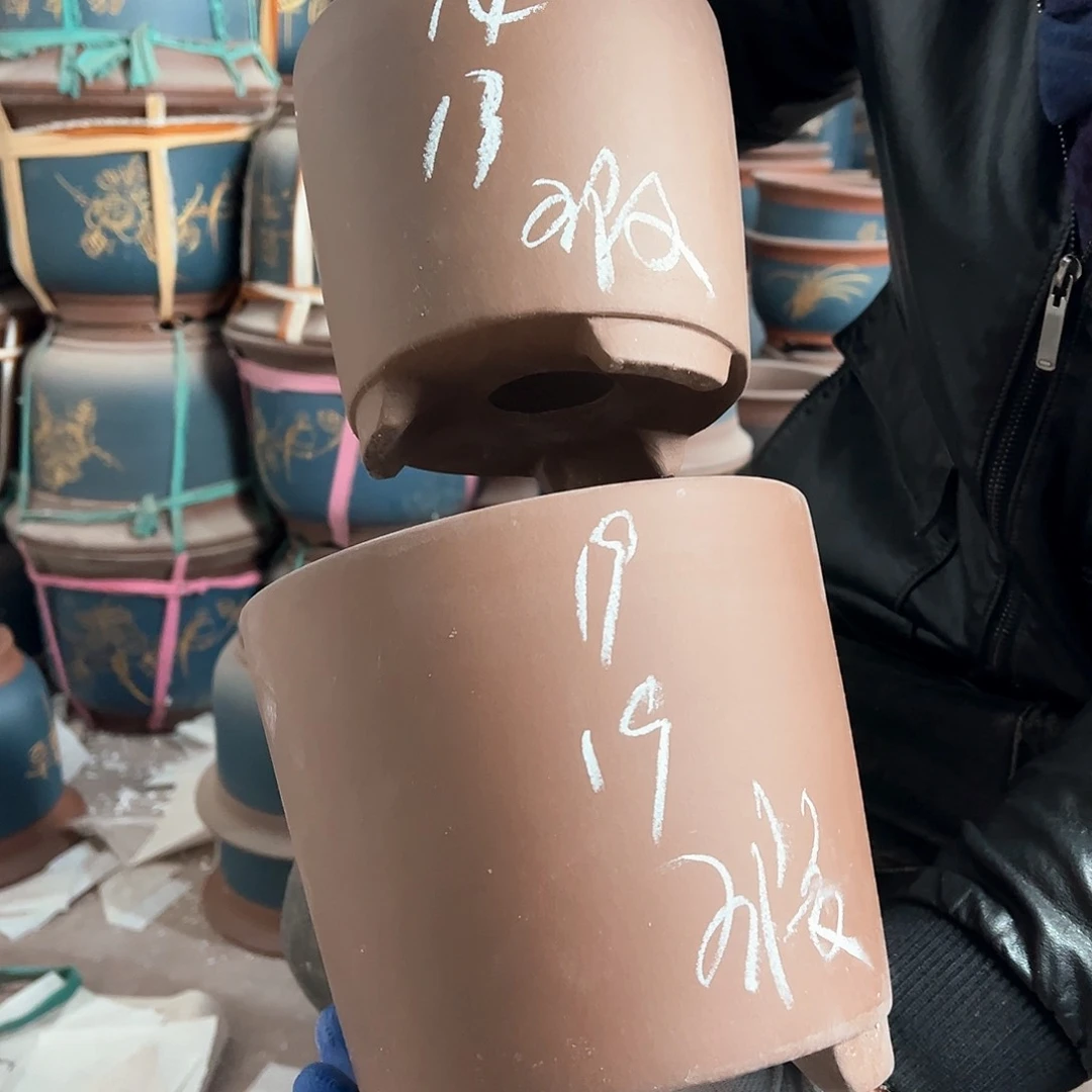 紫砂花盆瑕疵紫砂花盆两只