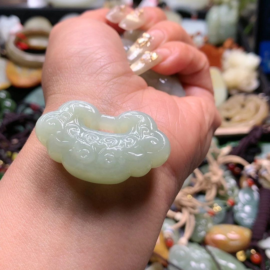 和田玉吊坠未镶嵌?**鞋