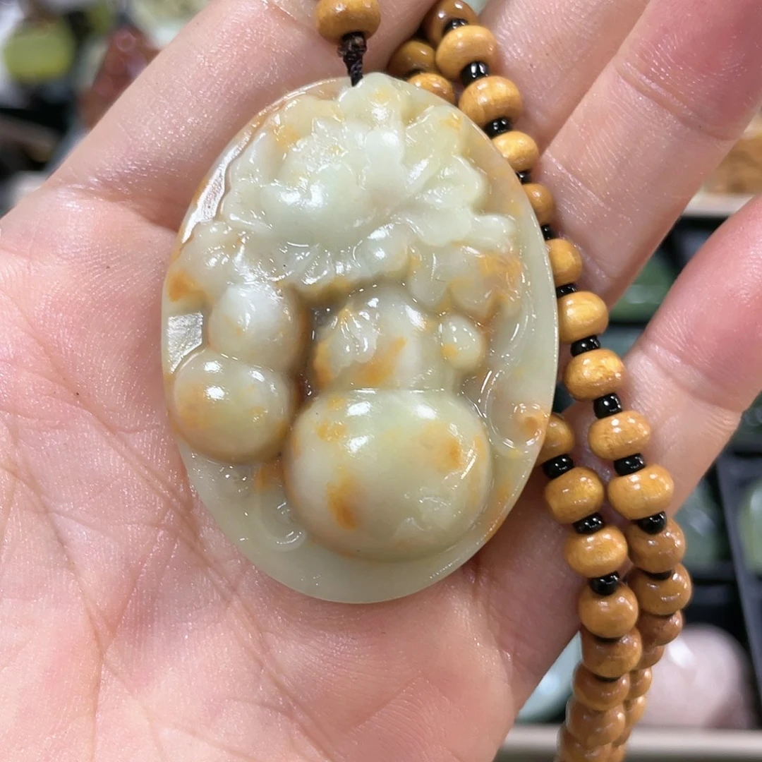 蛇纹石玉颈饰合金