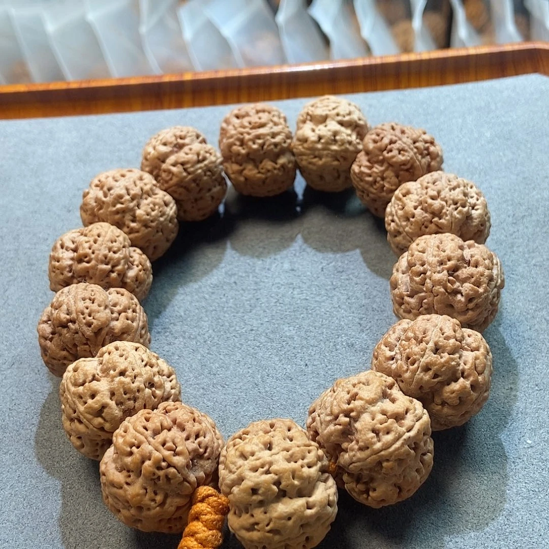 吊坠金刚菩提满肉蜂王