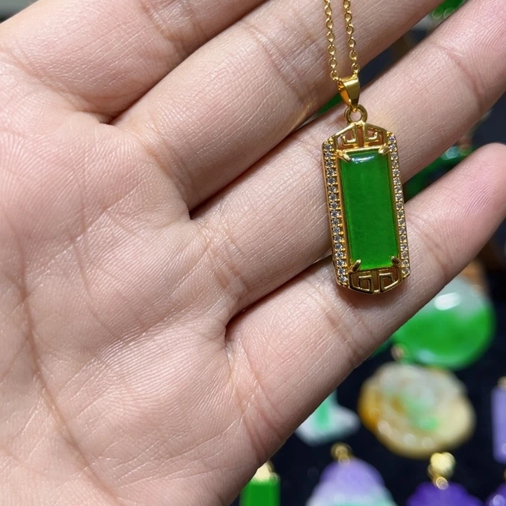 翡翠颈饰14K金镶嵌吊坠