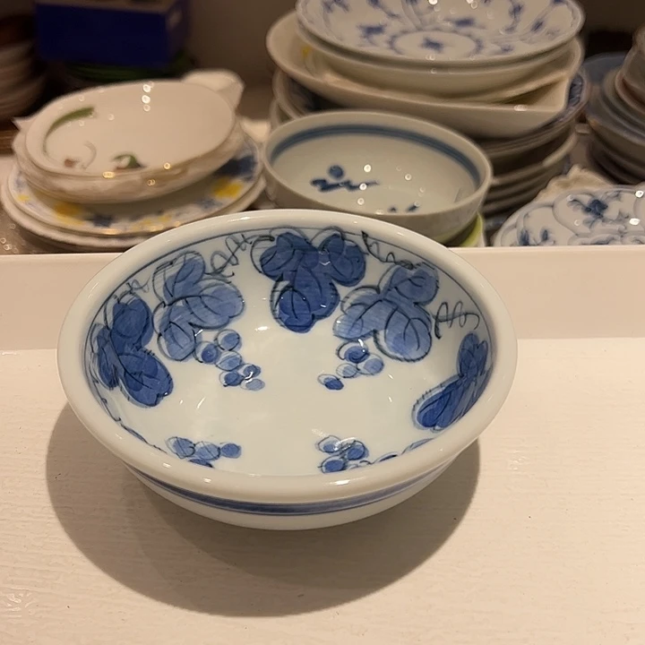 S***丶瓷葡萄手绘青花小钵1个漏出