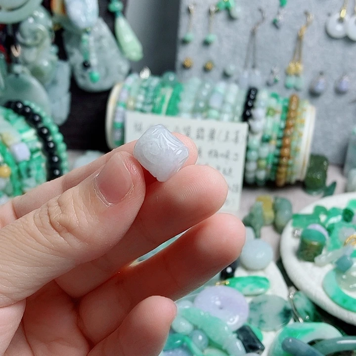 翡翠颈饰未镶嵌卡11+