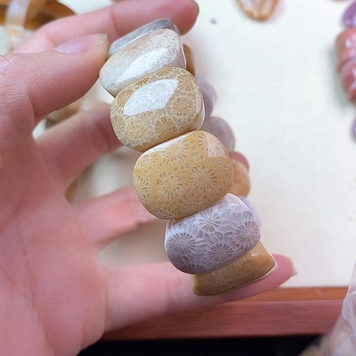 硅化玉颈饰未镶嵌婵**秋