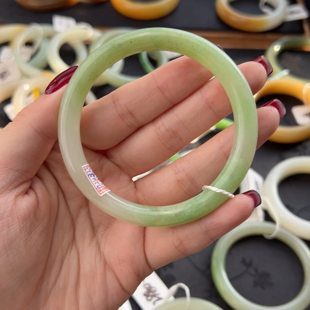 和田玉手镯未镶嵌翠