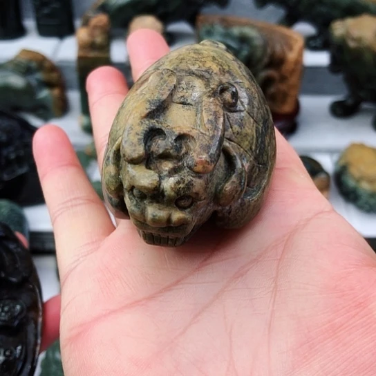 未镶嵌岫岩河磨玉（透闪石质玉）把件盲**拿