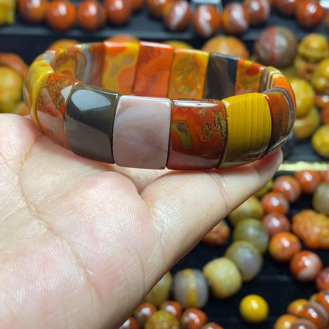 玛瑙/玉髓未镶嵌战国红战国红镯子型手牌