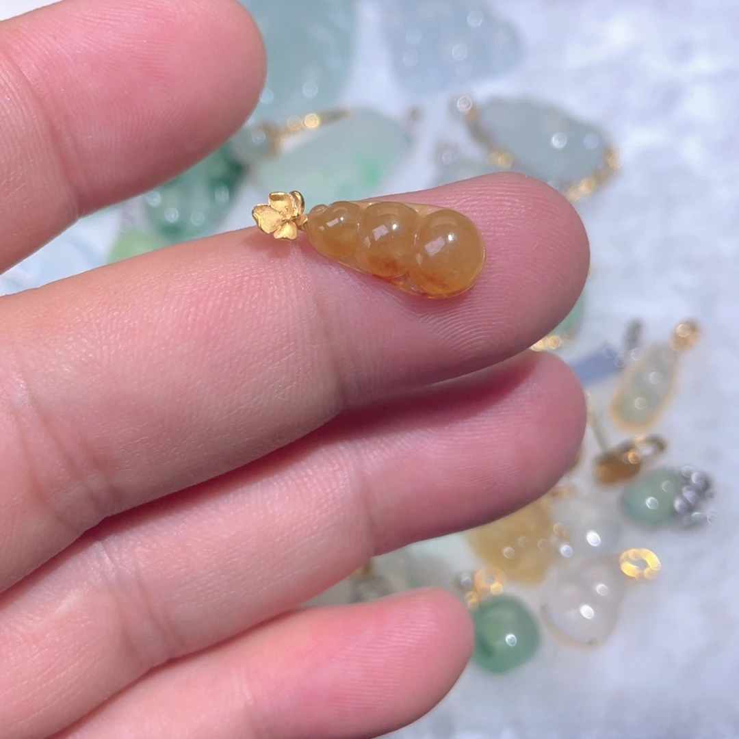 颈饰18K金镶嵌翡翠