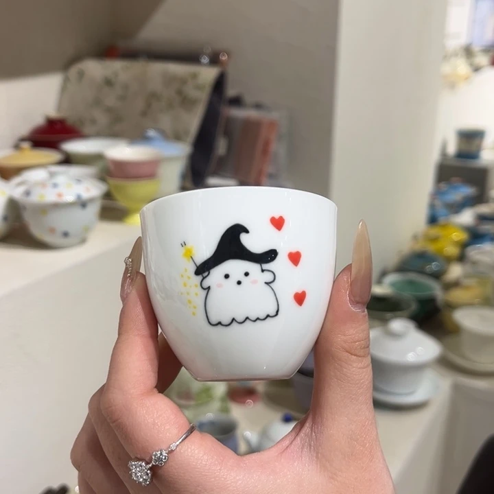 茶杯。