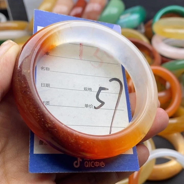 石英质玉手镯未镶嵌