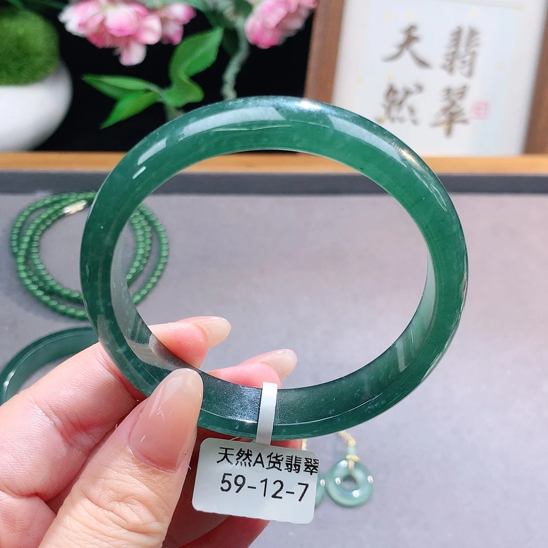 未镶嵌手镯（圆镯）翡翠