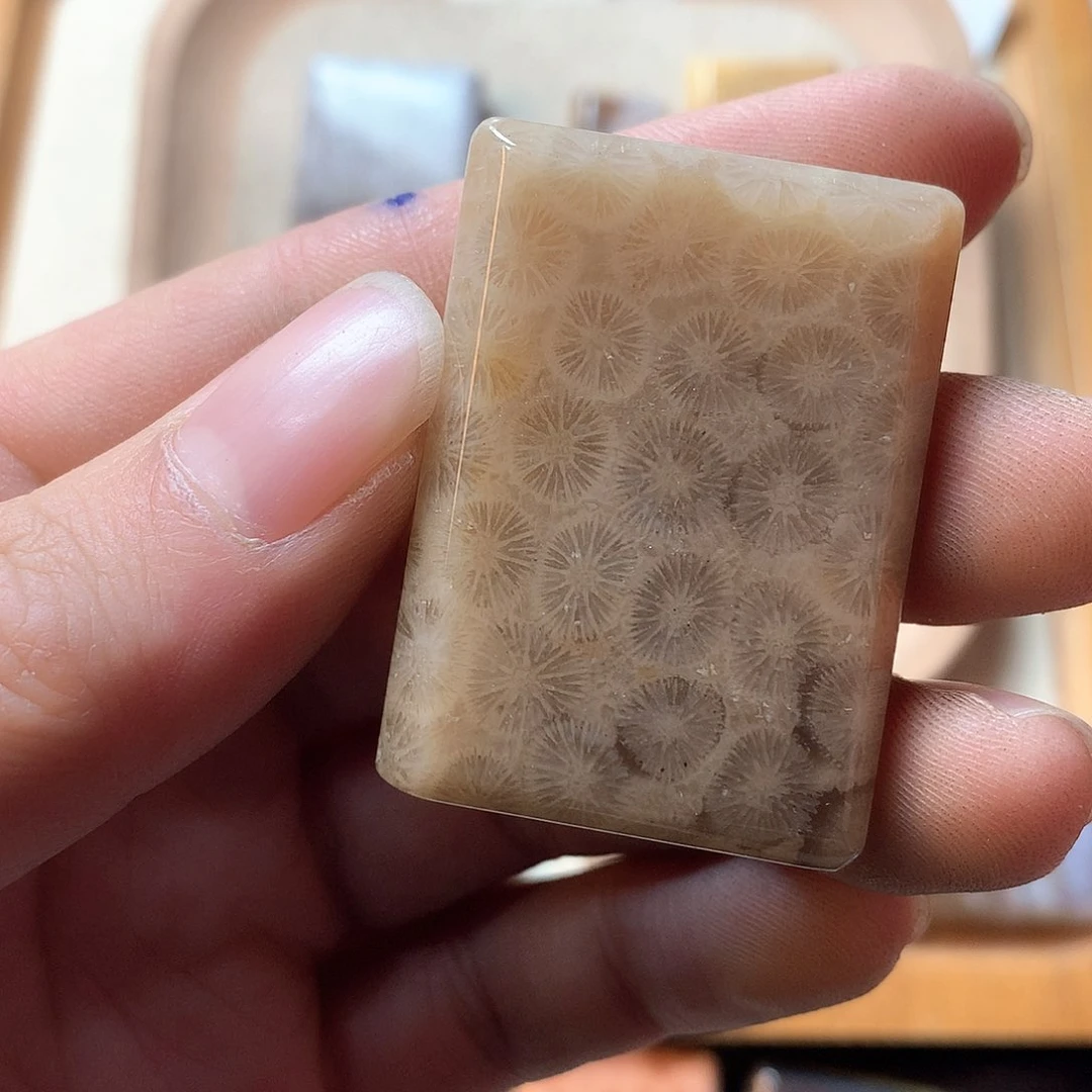 石英质玉颈饰未镶嵌?****