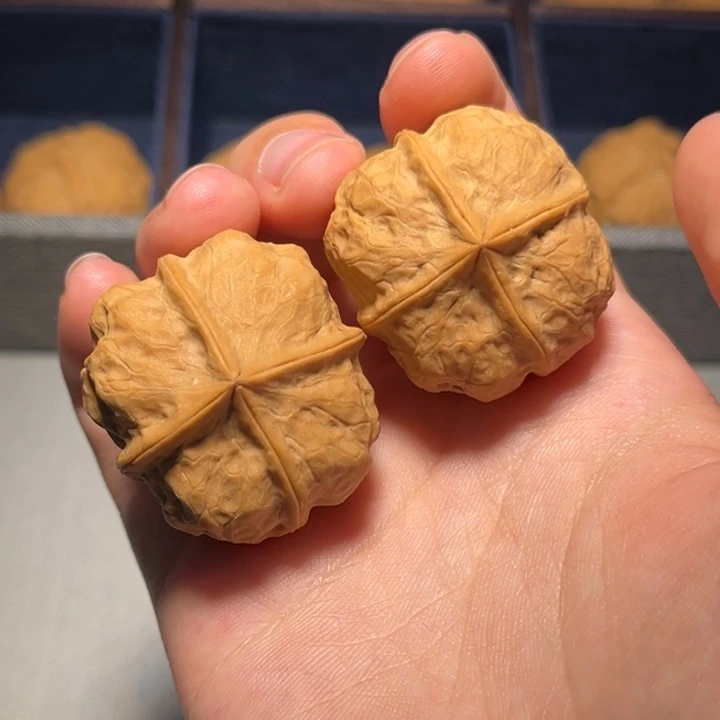 文玩核桃把件四棱411