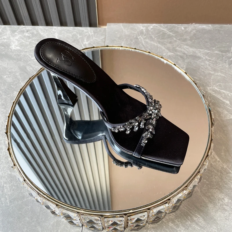 赵LUsi同款2025夏新款黑色细带水钻一字带凉鞋女露趾高跟拖鞋半拖