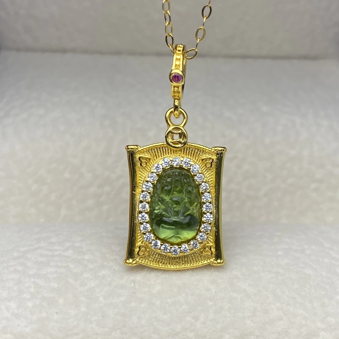 雕刻貔貅天然绿碧玺吊坠s925银高级轻奢创意精致小巧锁骨链百搭