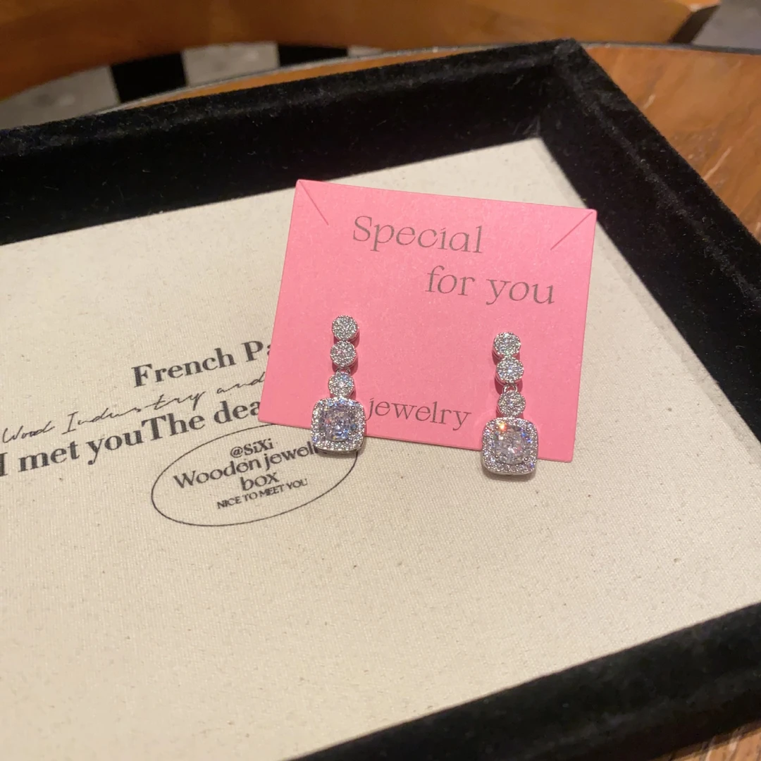 铜合金锆石耳饰 许我耀眼露思同款爆闪方糖耳环女轻奢高级感耳钉