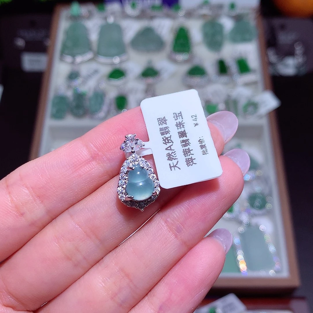 翡翠未镶嵌颈饰L****：翡翠