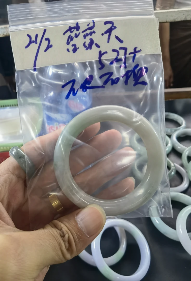 天然缅甸翡翠手镯