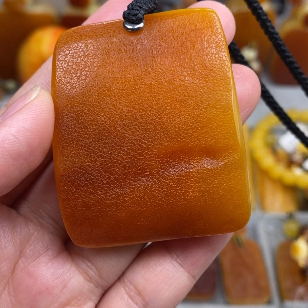 未镶嵌琥珀珠宝奇石