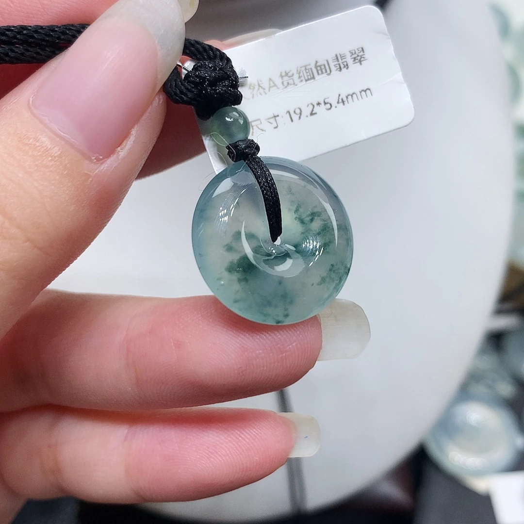 翡翠未镶嵌颈饰编号67，19.2/5.4