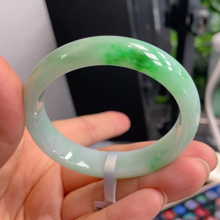 小***羊翡翠未镶嵌手镯(贵妃镯)缅甸翡翠