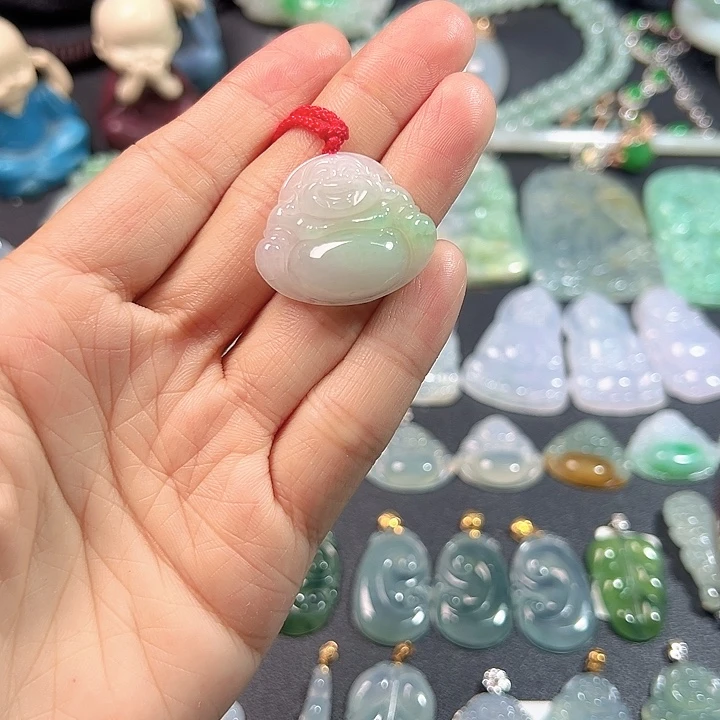 翡翠未镶嵌颈饰佛公