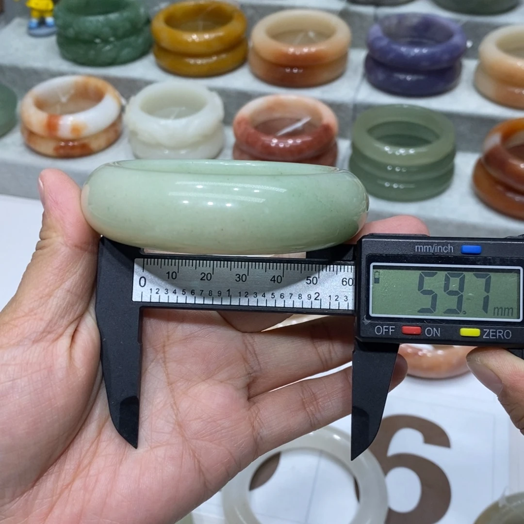 石英岩玉未镶嵌手镯