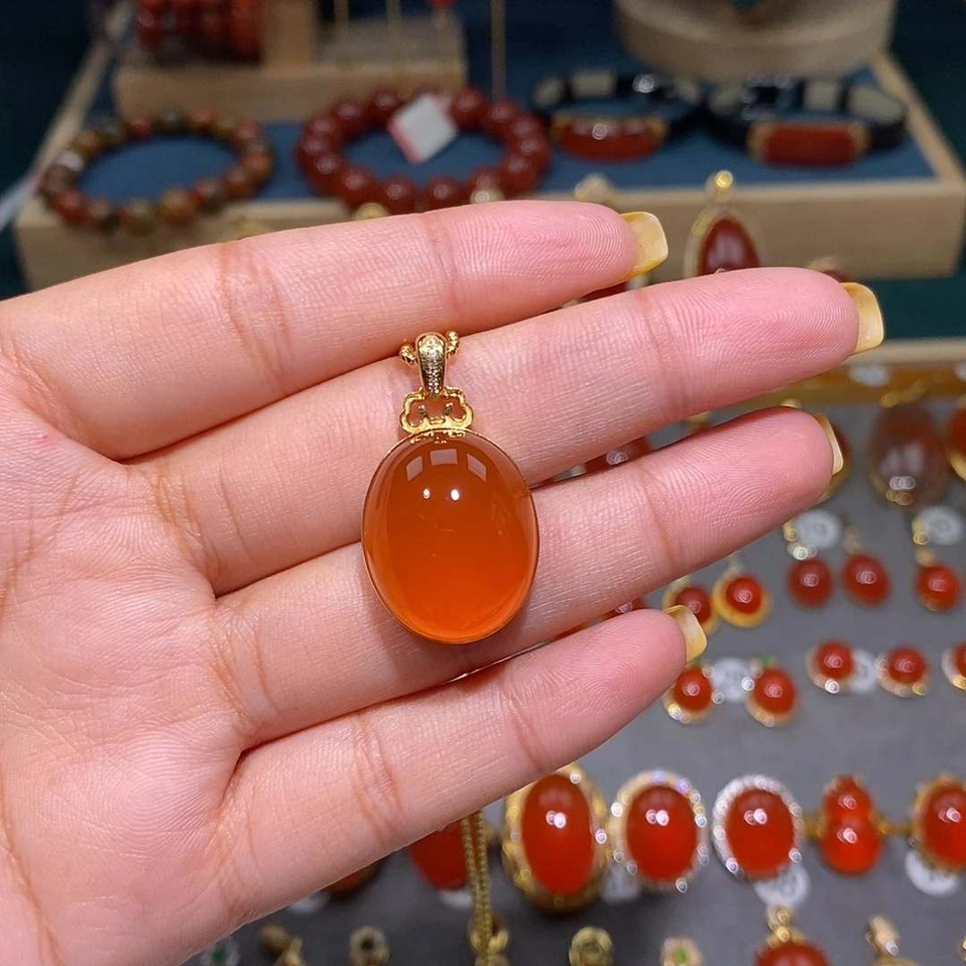 南红玛瑙18K金镶嵌颈饰