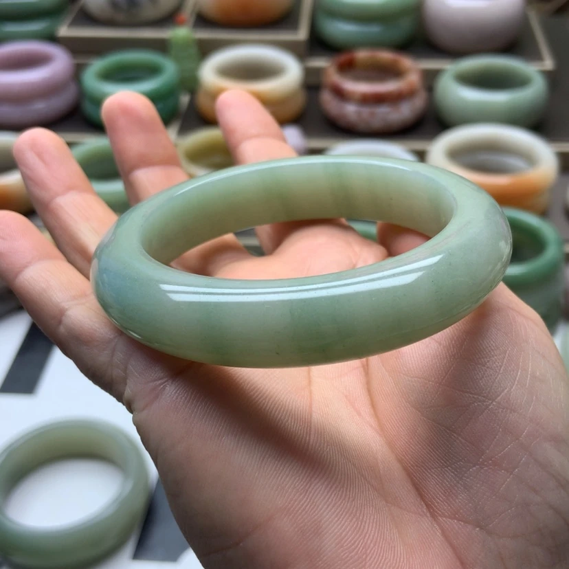 【闪购商品】未镶嵌手镯石英岩玉妞*