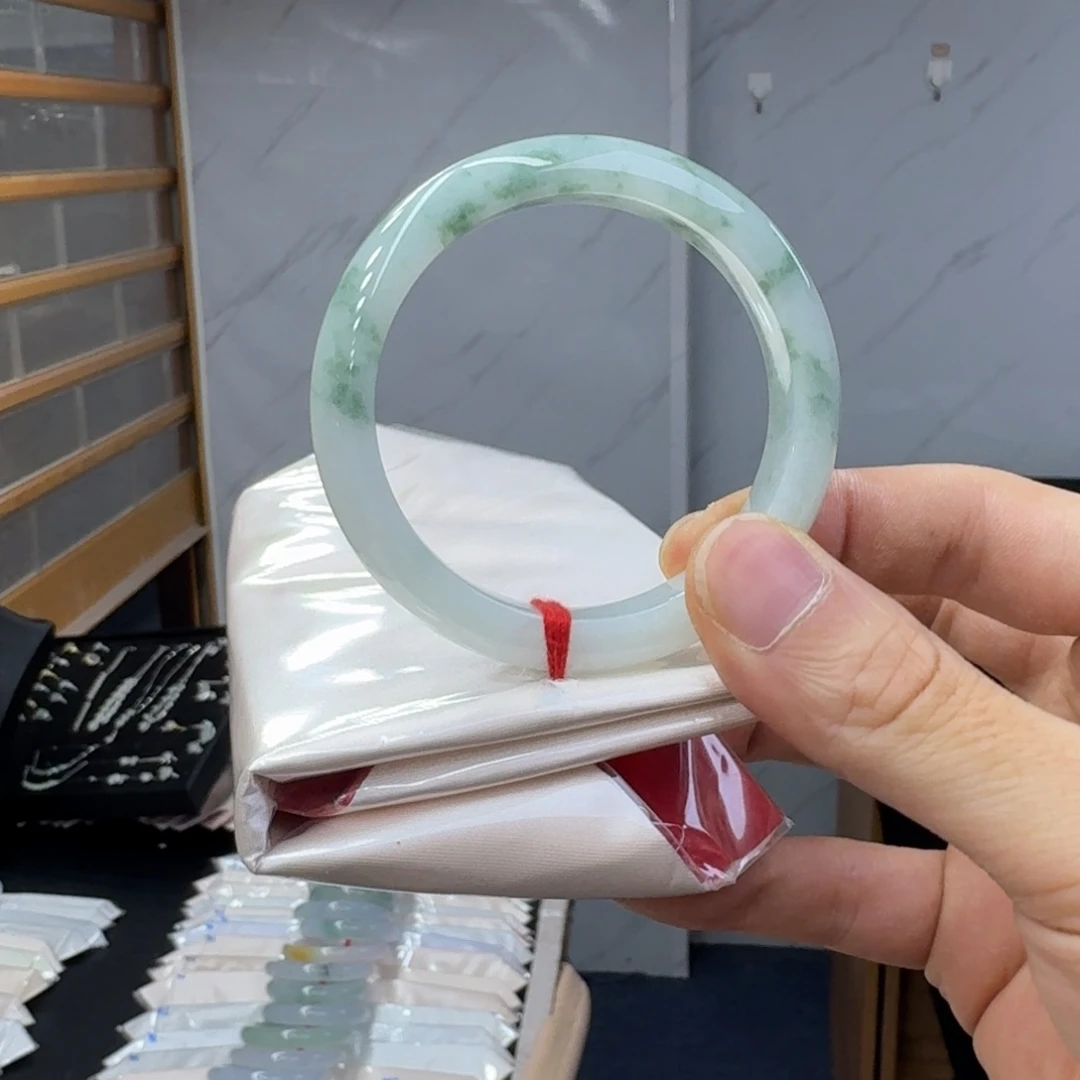 翡翠未镶嵌手镯翡翠