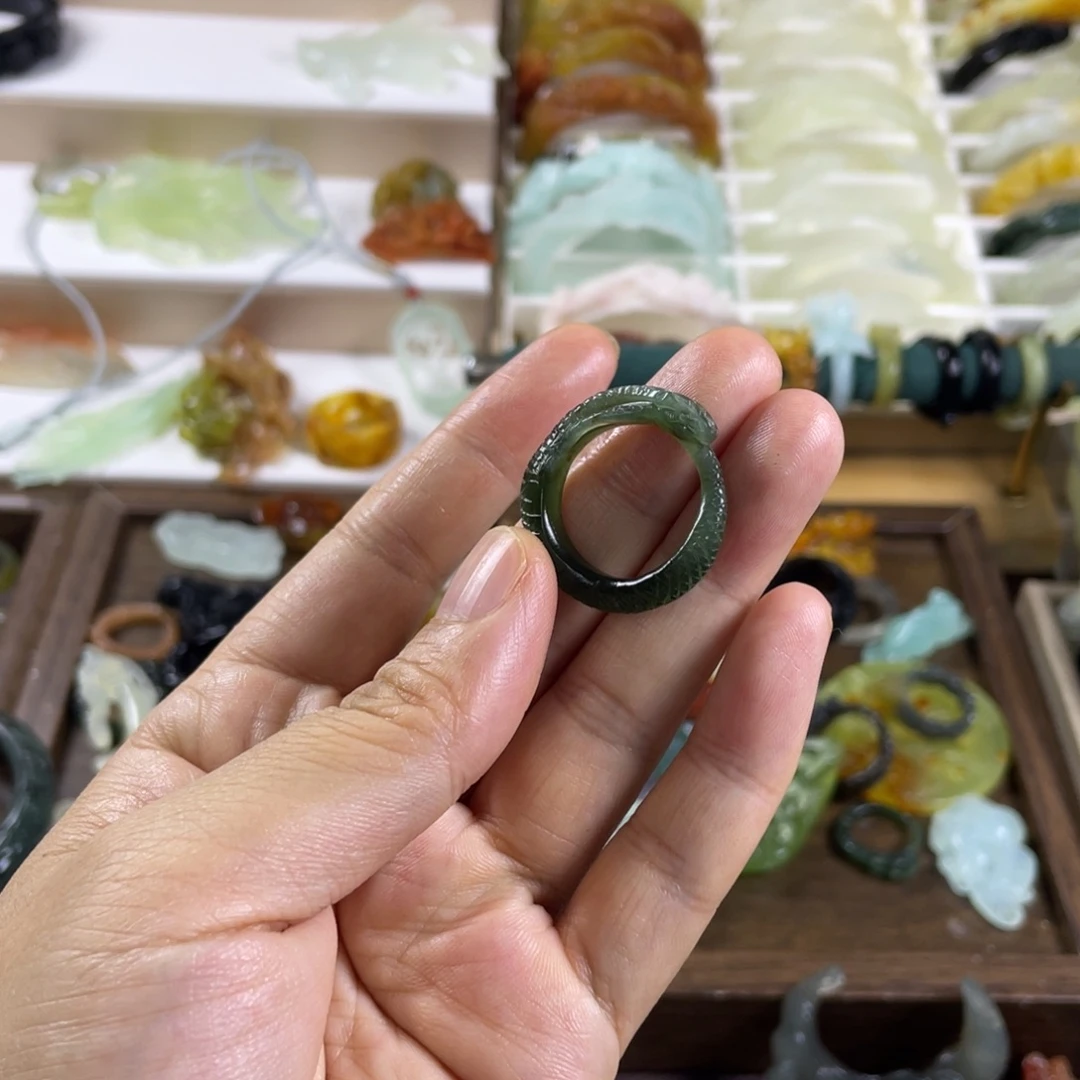 蛇纹石玉未镶嵌戒指