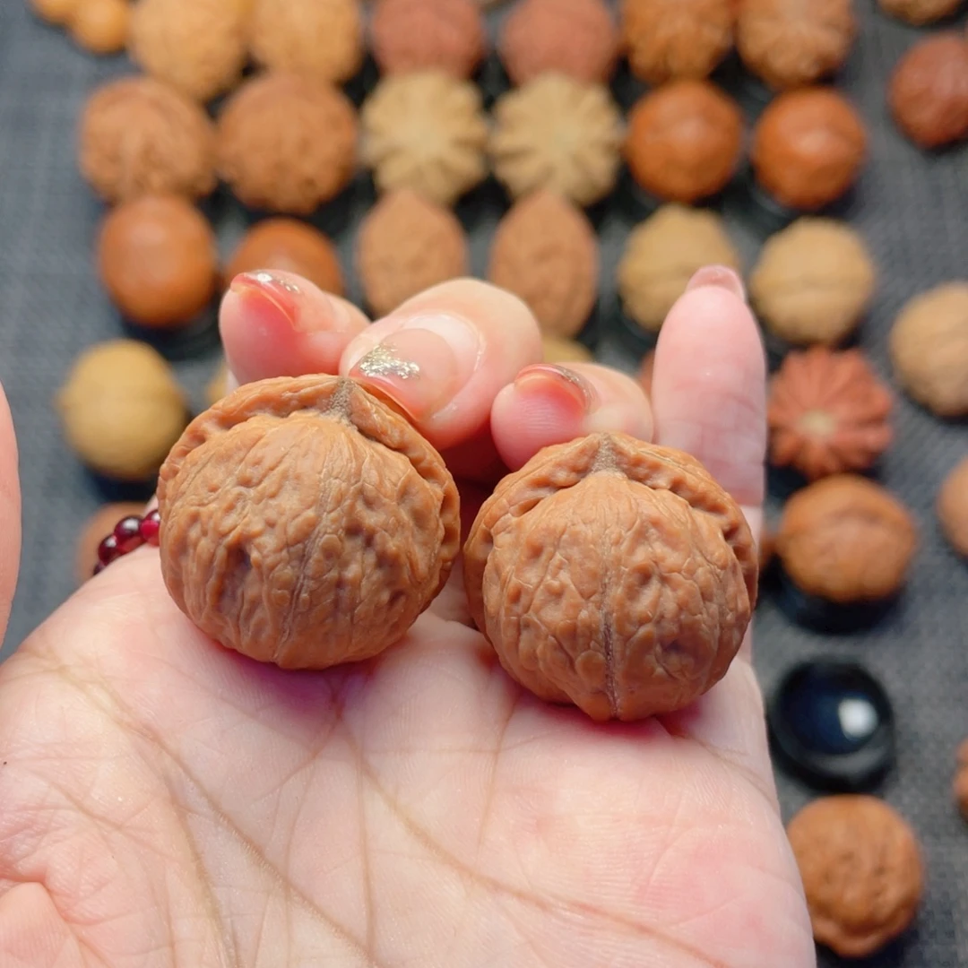 এ***এ把件文玩核桃石榴元宝