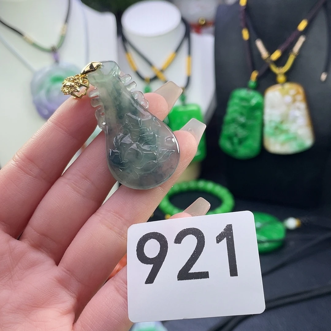 翡翠未镶嵌吊坠(赠链)