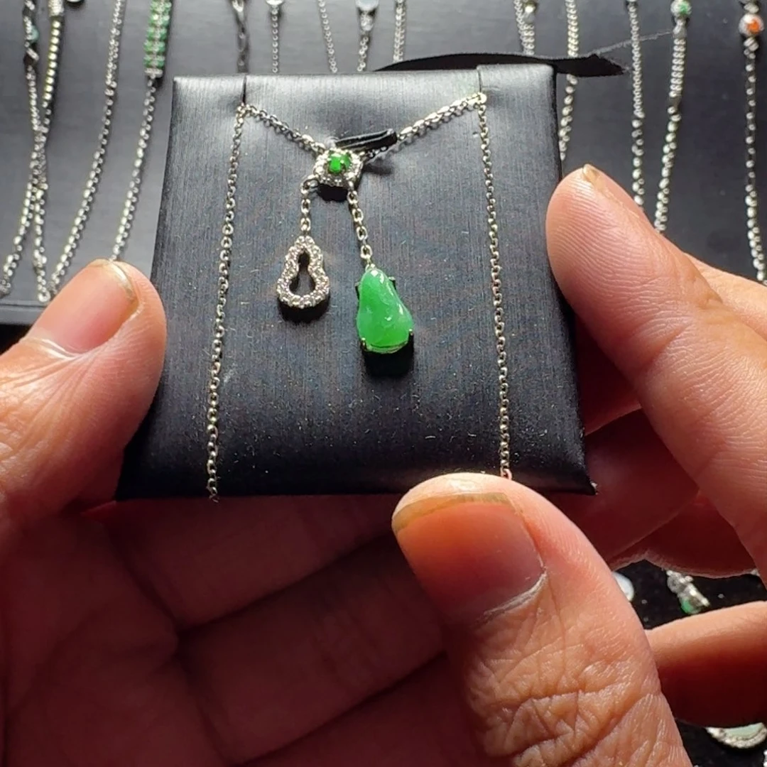 颈饰银S925镶嵌翡翠