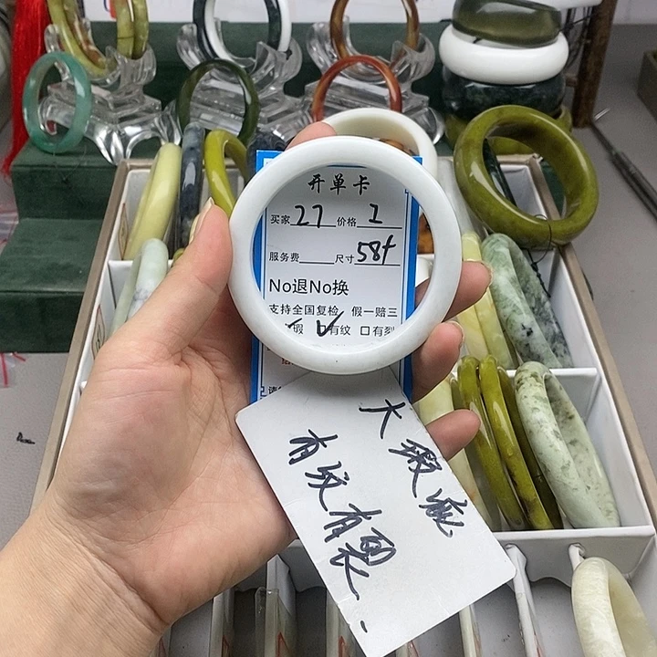 蛇纹石玉未镶嵌手镯