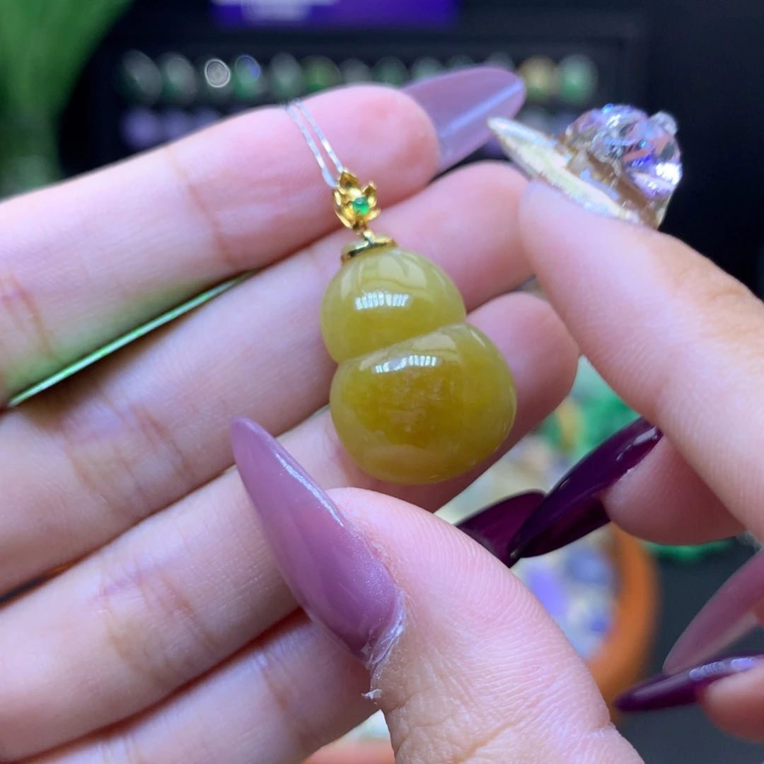 颈饰18K金镶嵌翡翠